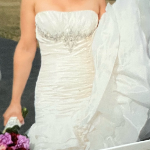 Gorgeous wedding dress with headpiece wore once/ open to offers!!! - Picture 8 of 16